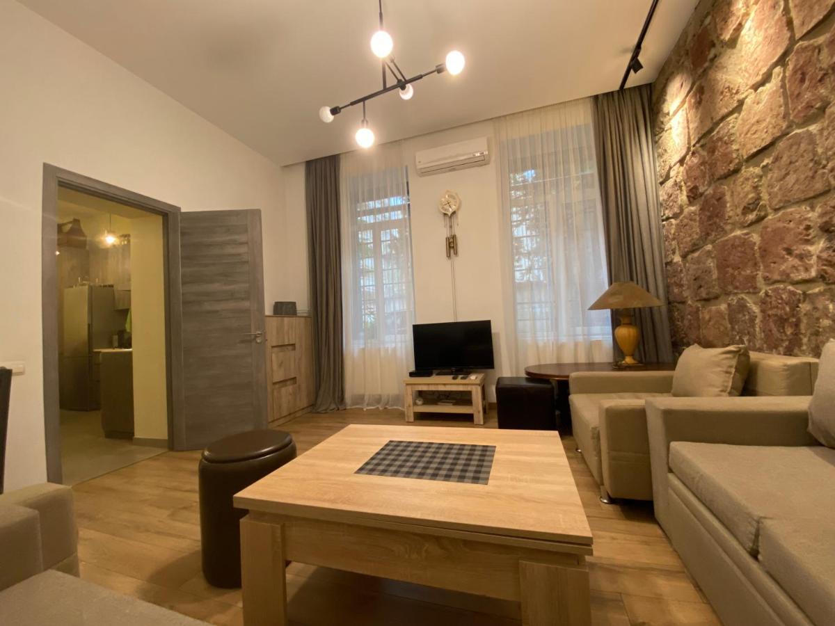 Nice Loft On Uznadze Street Tbilisi Ngoại thất bức ảnh