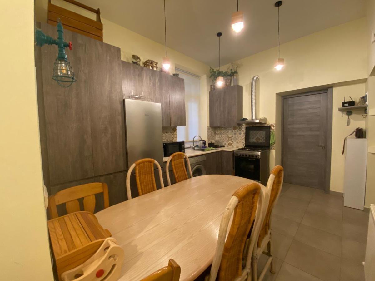 Nice Loft On Uznadze Street Tbilisi Ngoại thất bức ảnh