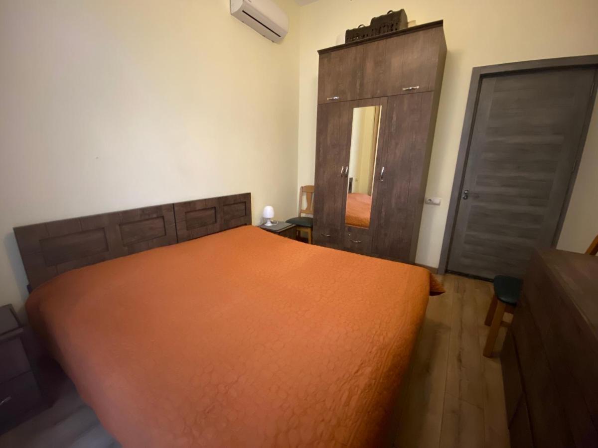 Nice Loft On Uznadze Street Tbilisi Ngoại thất bức ảnh